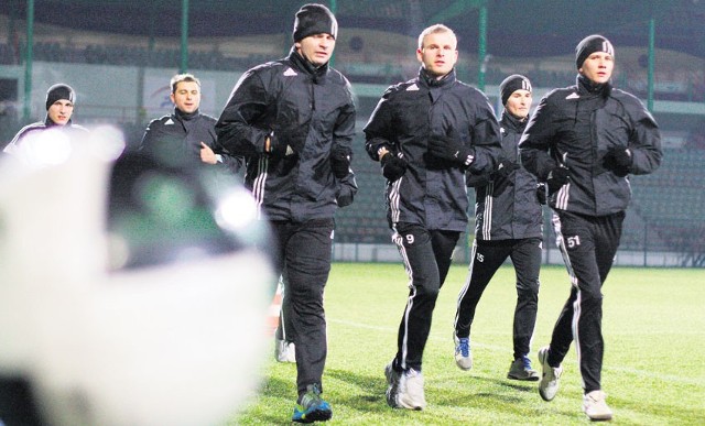 Mimo zimy piłkarze GKS trenowali na boisku o naturalnej nawierzchni