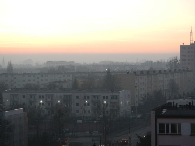 Wczoraj na bydgoskich Bartodziejach smog unosił się nad miastem