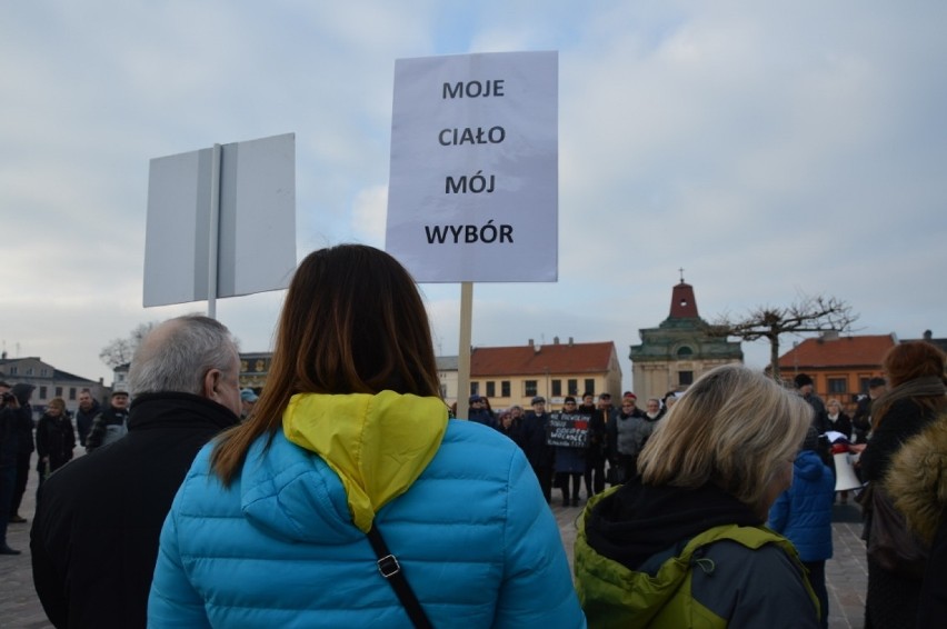 Dzień kobiet w Tomaszowie Maz.: Strajk na pl. Kościuszki [ZDJĘCIA+FILM]