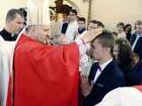 Uroczystość sakramentu bierzmowania w Złoczewie. Przewodniczył  ks. bp Łukasz Buzun [ZDJĘCIA]