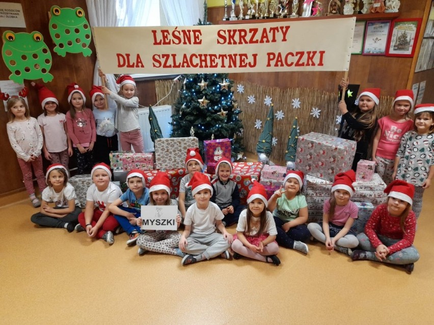 Dzieci z Przdszkola Samorządowego w Poraju wzięły udział w akcji "Szlachetna Paczka" ZDJĘCIA