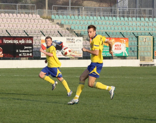 Grzegorz Kmiecik (z prawej) zdobył w Sosnowcu dwie bramki.