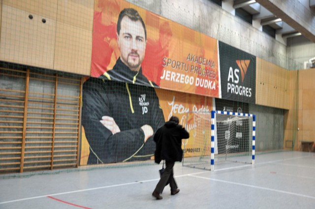 Patronem Akademii Sportu Progres jest znany piłkarz Jerzy Dudek. Dawid trenował w tej szkole siedem lat