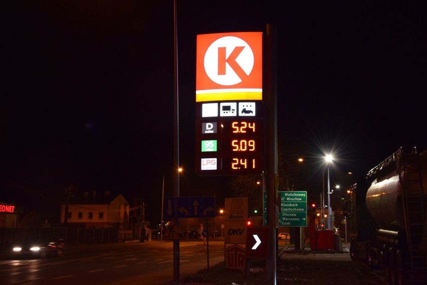 Ceny paliw wciąż rosną. W Wieluniu też już płacimy powyżej 5 zł za litr 