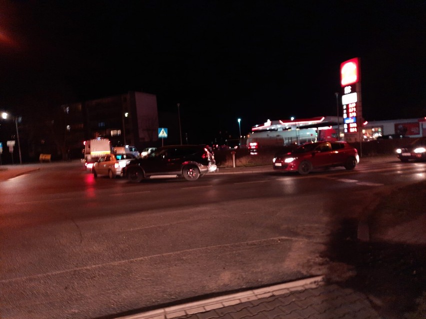 W czwartkowy wieczór przed stacjami paliw w Żaganiu...