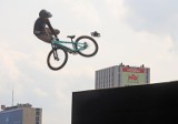 Red Bull Roof Ride 2023. Rowery na dachu w Katowicach! Zobacz ZDJĘCIA show przed Spodkiem