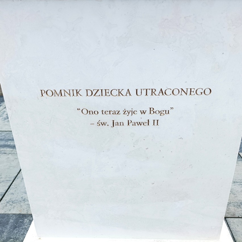 Pomnik Dziecka Utraconego stanął na Cmentarzu Komunalnym w Nowym Dworze Gdańskim