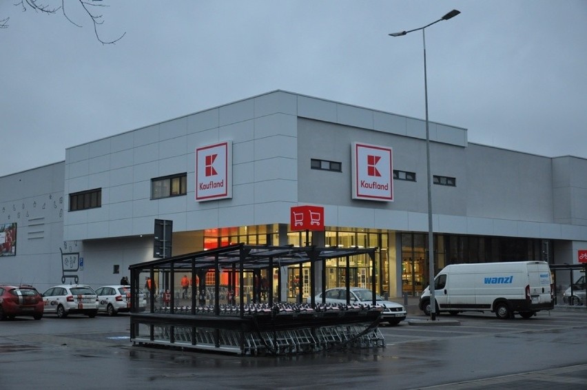 Wrocław. Sklep Kaufland przy ul. Długosza gotowy. Kiedy otwarcie? [ZDJĘCIA]