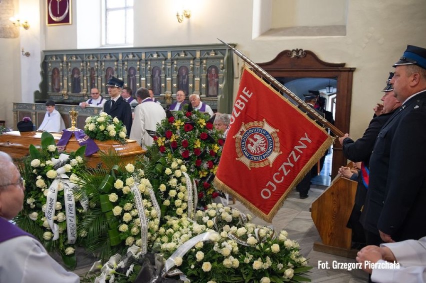 Msza święta pogrzebowa śp. księdza Marka Spychały w Koźminie Wlkp.