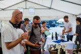 Tuchów. Festiwal wina, śpiewu i wyrobów regionalnych. Tegoroczny Tuchovinifest obfitował w prezentacje, degustacje i koncerty [ZDJĘCIA]