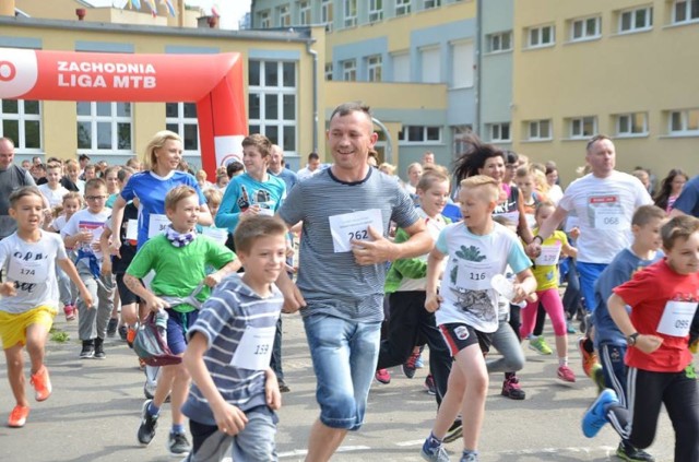 W biegu "Z Szóstką po zdrowie" wzięli udział nie tylko uczniowie Zespołu Szkół nr 6 , ale też mieszkańcy osiedla Słonecznego.