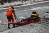 W Samociążku pod 15-latką załamał się lód! Uratował ją kolega