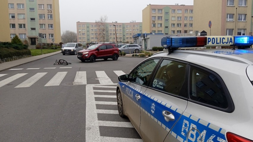 Wypadek w Bielawie. Potrącenie 85-letniego rowerzysty na os. XXV-lecia PRL. Mężczyzna w szpitalu