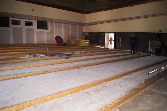 Trwa remont sali widowiskowej MDK w Radomsku. Kiedy zakończą się prace?