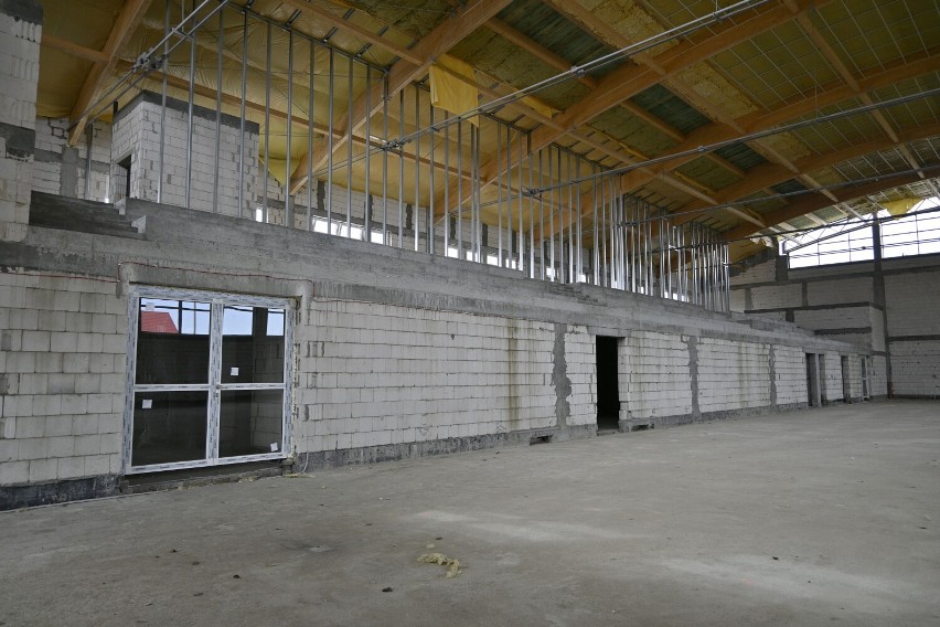 Kto dokończy budowę hali w Bukowcu? Zobacz zdjęcia i wideo