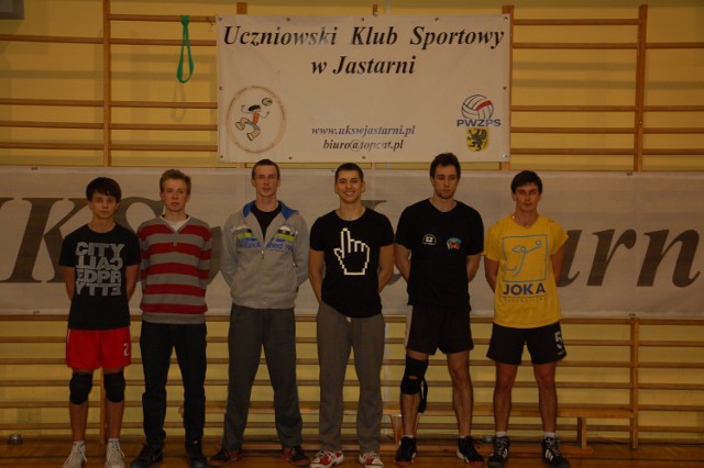 Od lewej stoją: Krystian Herrmann, Łukasz Żygadło, Tomasz Borkowski, Dawid Popek, Mateusz Mikołajczak i Kamil Herrmann.
