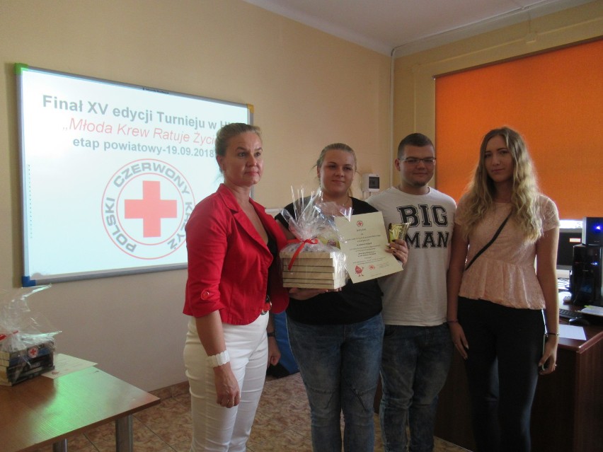 XV edycja Turnieju Honorowego Krwiodawstwa PCK "Młoda Krew Ratuje Życie" w Radomsku podsumowana [ZDJĘCIA]