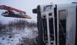 Wypadek na S8 w Studziankach koło Tomaszowa. Tir wjechał do rowu