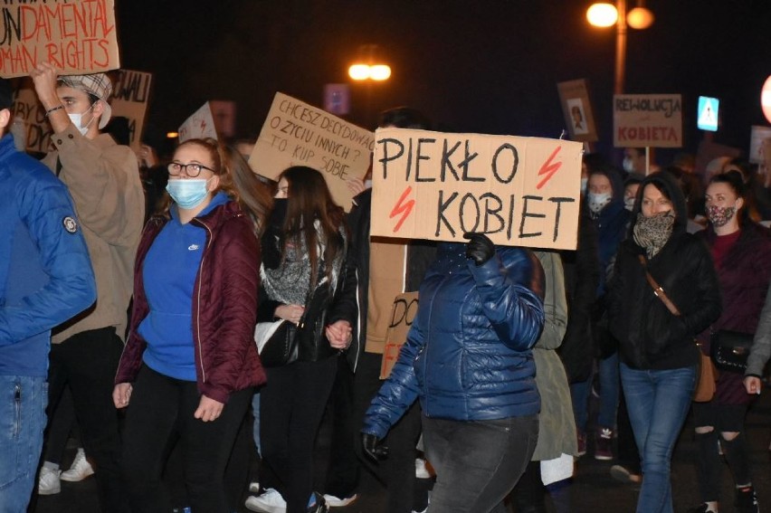 Strajk kobiet w Chełmie. Już trzeci raz protestujący wyszli na ulice - zobacz zdjęcia
