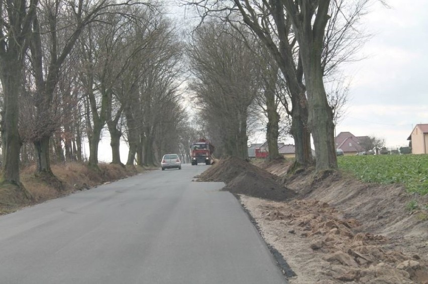 Trwa modernizacja drogi powiatowej z Szafarni do Płonnego [zobacz zdjęcia]