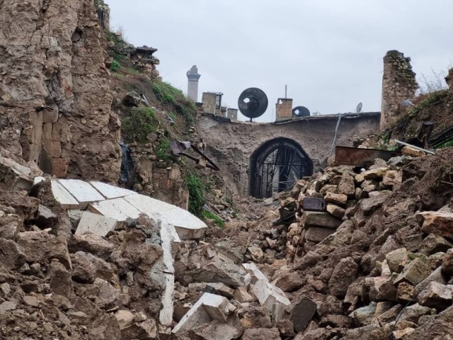 6 lutego 2023 r. potężne trzęsienie ziemi nawiedziło Turcję i Syrię. Jest ogromna liczba zabitych i rannych. Szacuje się, że ponad 23 miliony ludzi jest dotkniętych skutkami tego kataklizmu
