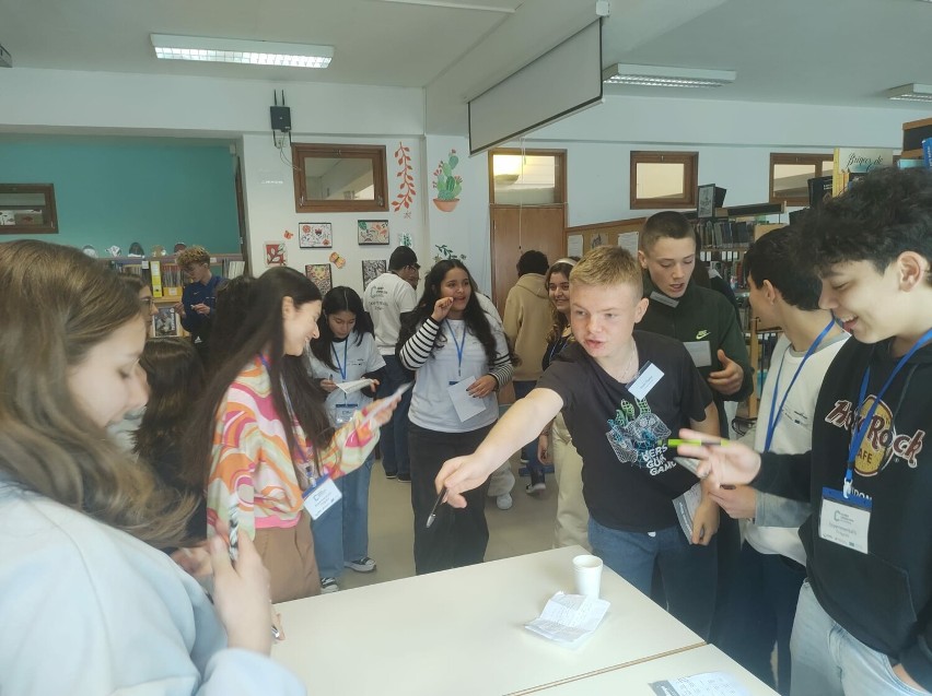 Uczniowie z Pyszącej z wizytą w Portugalii. Podczas pobytu w Setúbal poszerzają swoją wiedzę i poznają język oraz lokalną historię [zdjęcia]