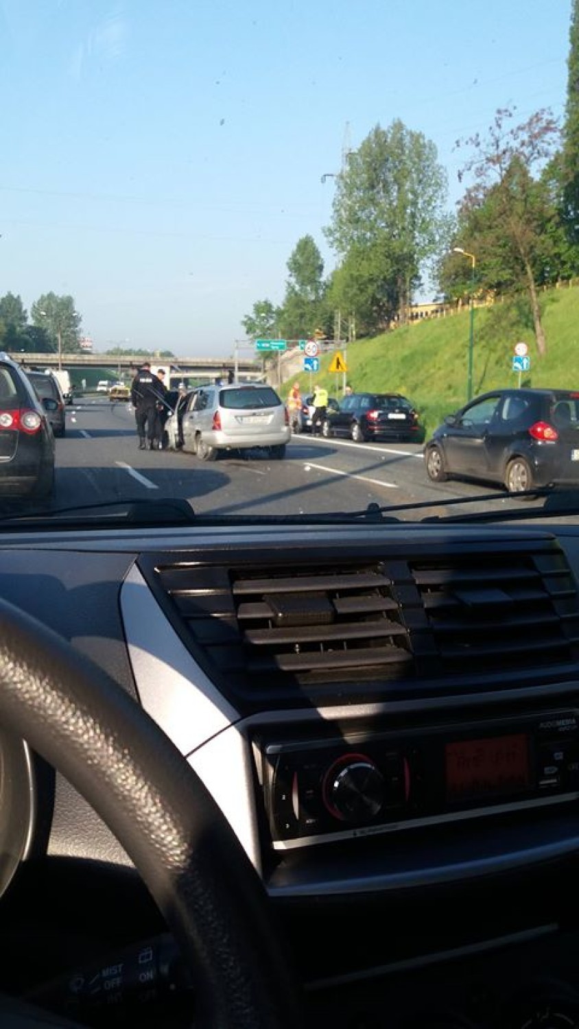 Sosnowiec: Wypadek na DK86. Zderzenie kilku samochodów, droga do Katowic zablokowana
