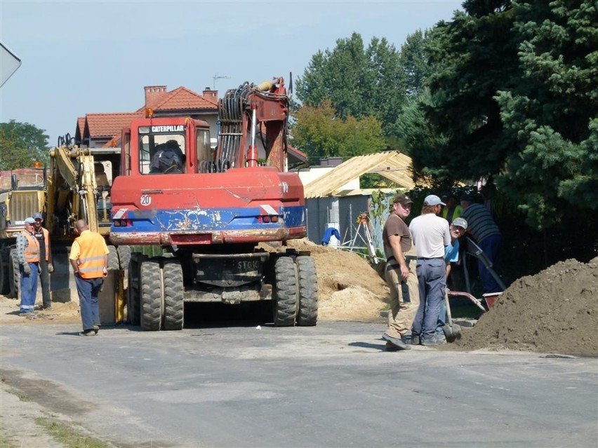 Trwa budowa kanalizacji sanitarnej w ul. Świerkowej w...