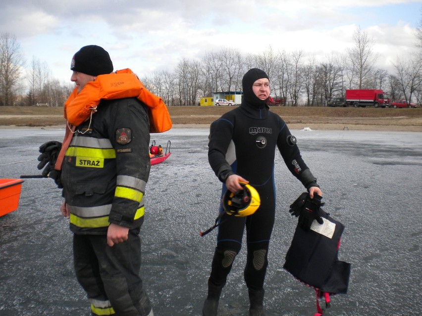 Strażacy z Mysłowic ćwiczyli techniki ratowania ludzi spod lodu [zdjęcia]