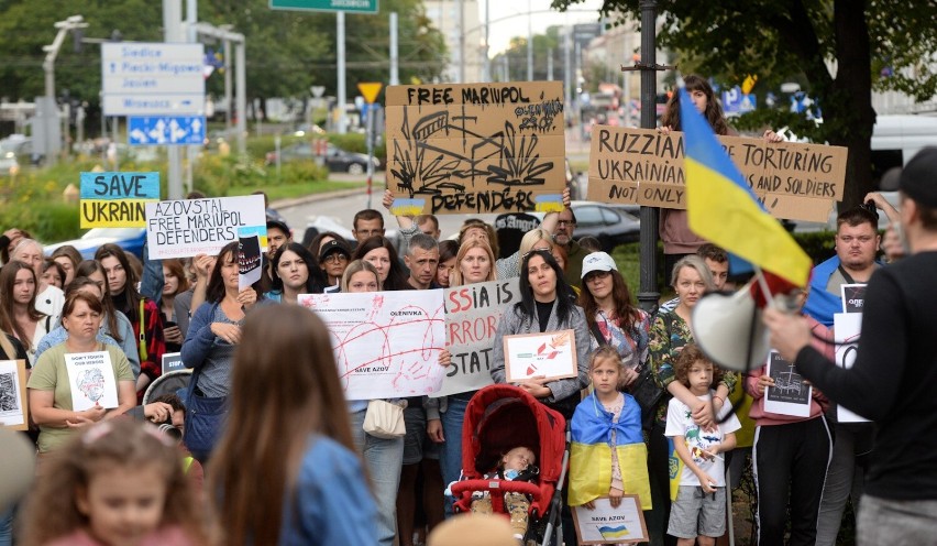 Ukraińcy zorganizowali spontaniczny protest antywojenny pod pomnikiem Jana III Sobieskiego w Gdańsku 07.08.2022
