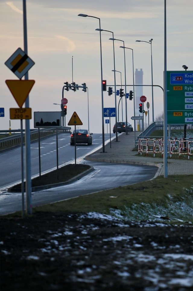 Kolejny zjazd powstał między węzłami w Chebziu i w Rudzie. Można nim dojechać do ul. Zabrzańskiej. To dlatego, że powstaną kolejne inwestycje w Rudzie Śląskiej