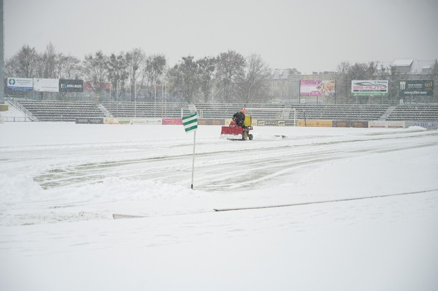 Tak o godz. 10 wyglądała murawa na stadionie Olimpii...