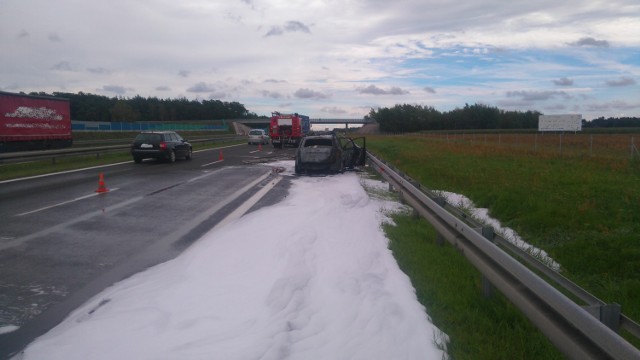 Autostrada A2: Pożar samochodu osobowego