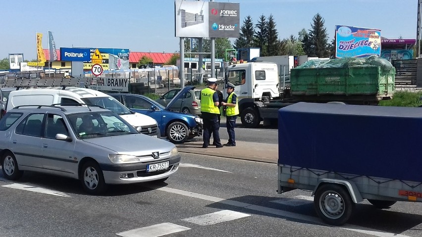 Wypadek w Wieliczce. Trzy samochody zderzyły się na obwodnicy
