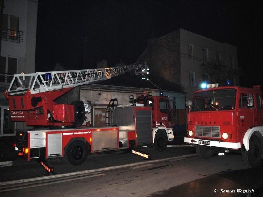 Wozy strażackie w nocy na ul. Kościuszki 24 w Pruszkowie 21...