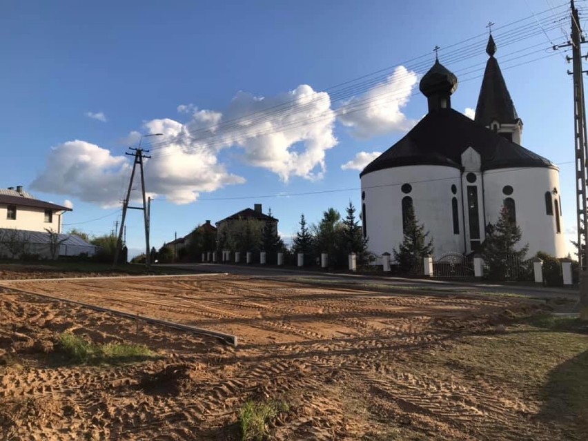 Dąbrowa Białostocka. Pod cerkwią wreszcie będzie parking z prawdziwego zdarzenia 