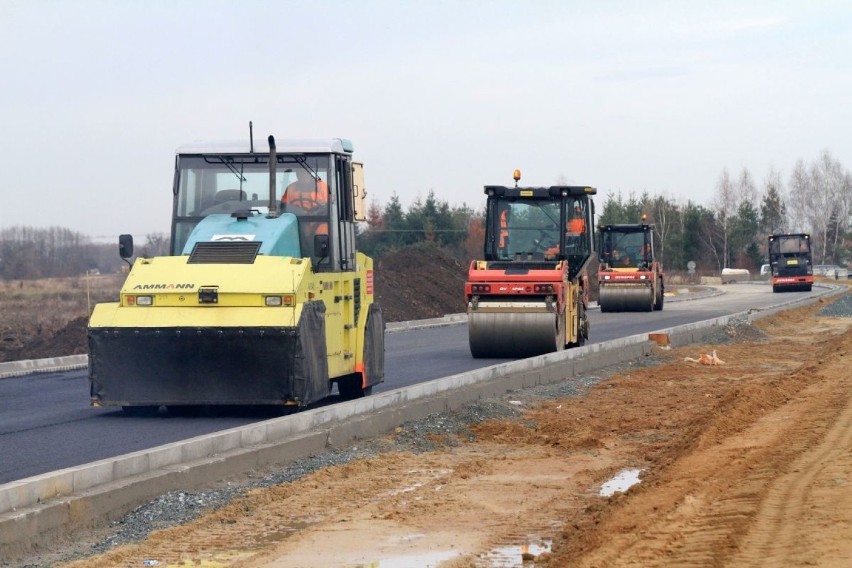 Wrocław: Kładą pierwszy asfalt na obwodnicy Leśnicy