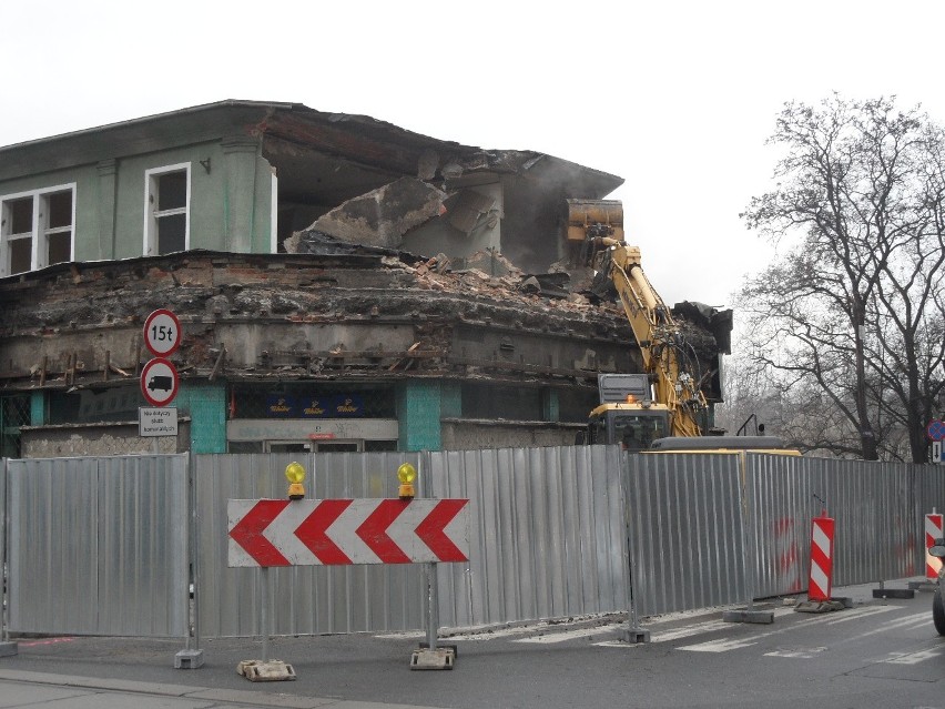 Budowa DTŚ w Gliwicach. Wyburzają okrąglaki na Zwycięstwa