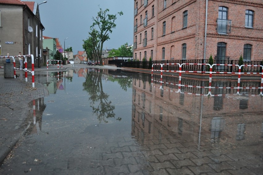 W Śremie: zalane piwnice i drogi [FOTO]

skrzyżowanie Polna...