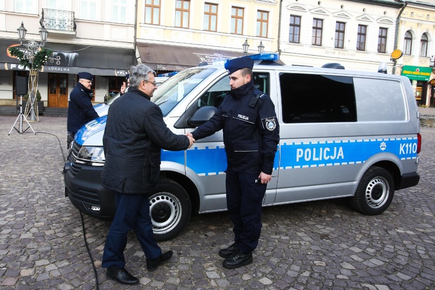 Policjanci z Rzeszowa dostali nowe radiowozy [ZDJĘCIA]