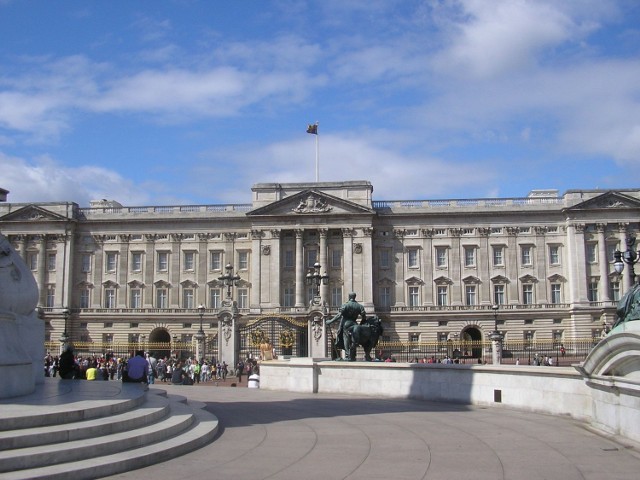 To miejsce zna i odwiedza każdy, kto udaje się do brytyjskiej stolicy - Buckingham Palace. Fot. Tomasz Osuch