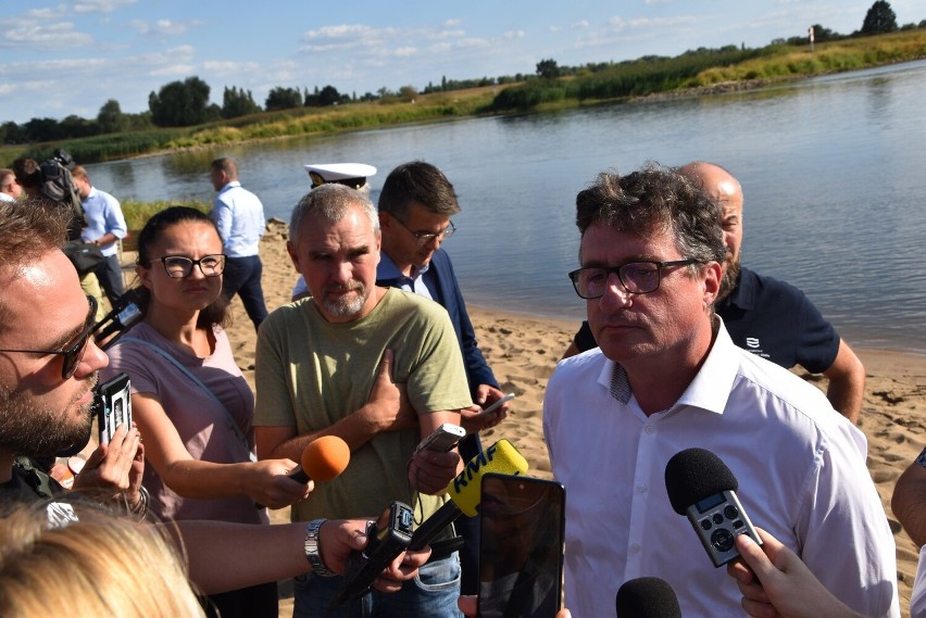 Konferencja prasowa nad Odrą w Cigacicach na temat...