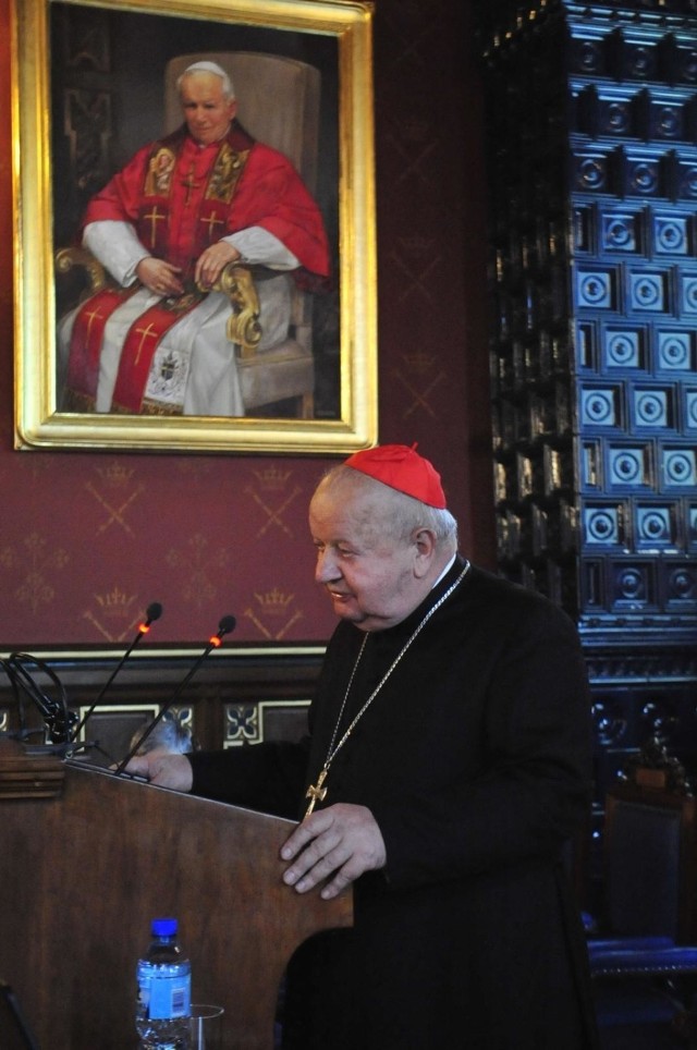 Kard. Stanisław Dziwisz otrzymał słowa wsparcia w liście nadesłanym z Watykanu