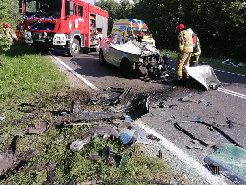 Groźny wypadek busa i osobówki na DK 34 koło Dobromierza....