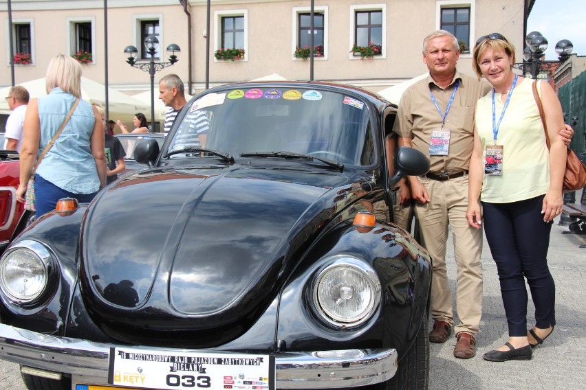 Grażyna i Józef Grytowie oraz należący do nich Volkswagen...
