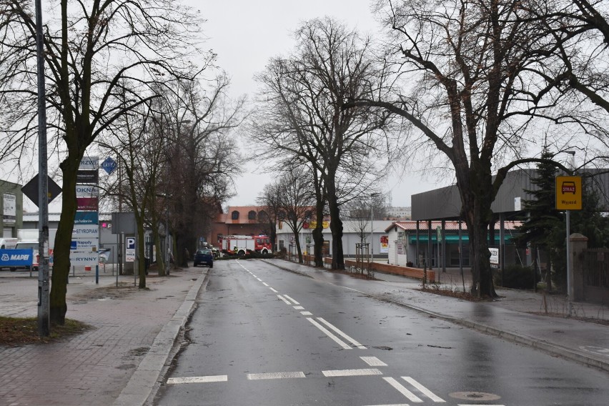 Wichura w powiecie pleszewskim. Strażacy mają ręce pełne pracy. Zerwane dachy i powalone drzewa. Intensywna dzień dla strażaków