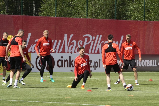 Dziś o godzinie 21 ruszają piłkarskie mistrzostwa Europy, a w niedzielę o 18 na stadion w Nicei wybiegną biało-czerwoni. Ich zmagania śledzić będą także mieszkańcy powiatu puckiego. Gdzie?