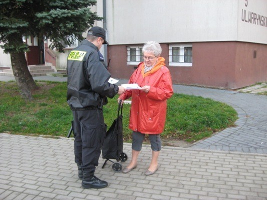 Policja w Jarocinie: Policjanci prowadzą akcję „Seniorze...