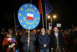 KOD manifestował przed krakowskim sądem [GALERIA]