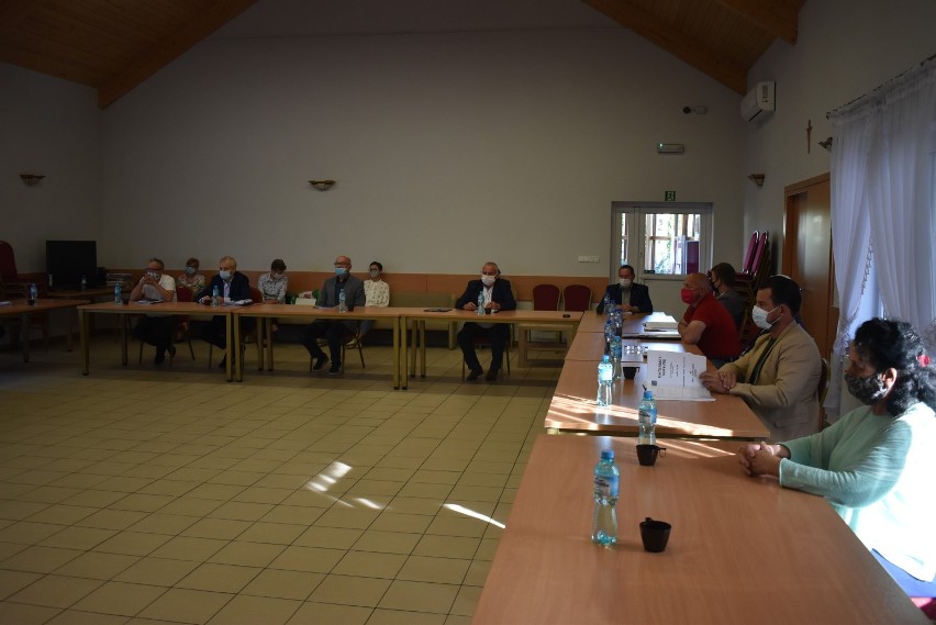 Władze gminy Gizałki podczas ostatnich posiedzeń sporo miejsca poświęcili przedsiębiorcom i systemowi zagospodarowania odpadów